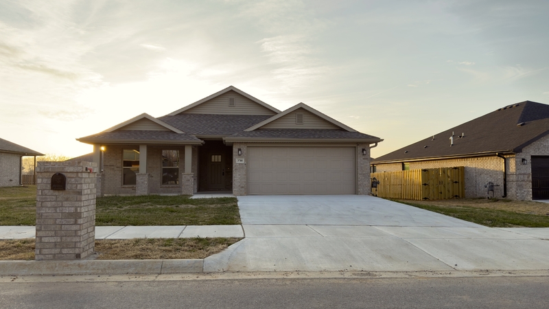 Siloam Springs House: 3700 North Wiley Drive