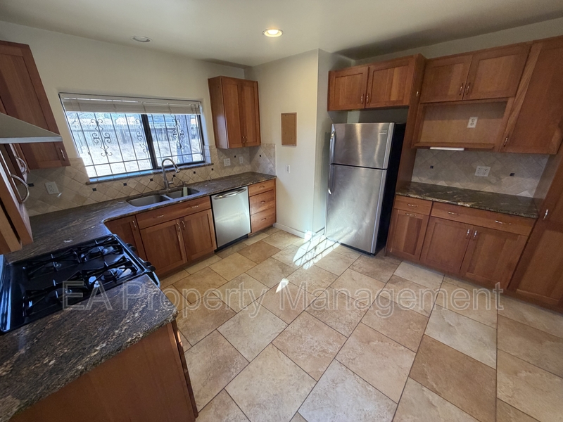 Albuquerque House: 921 Dartmouth Dr NE