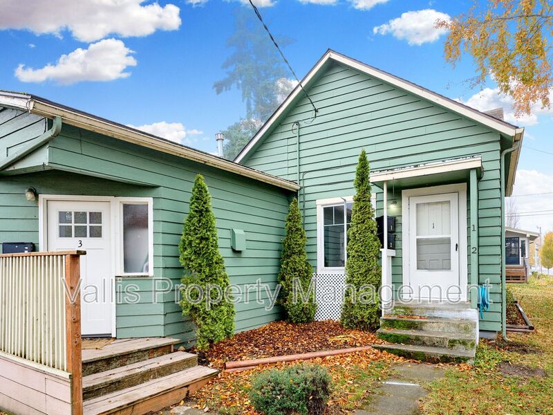 Salem Condo: 1204 Commercial St NE