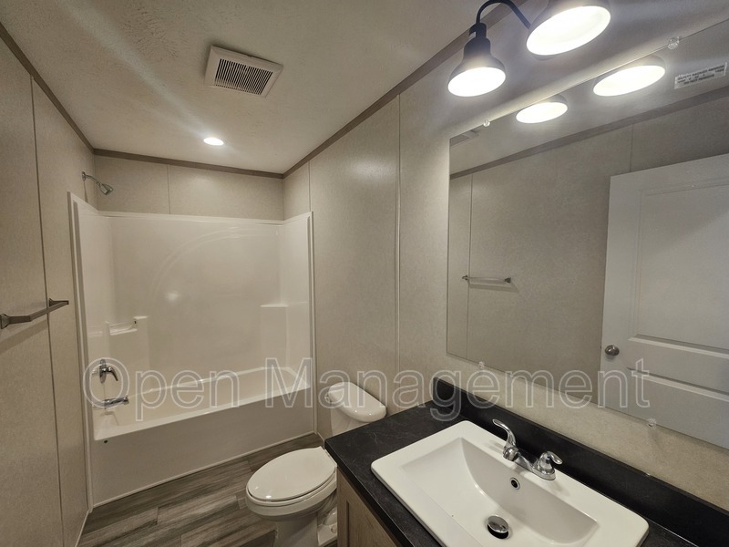 Bismarck House: 700 S 12th St