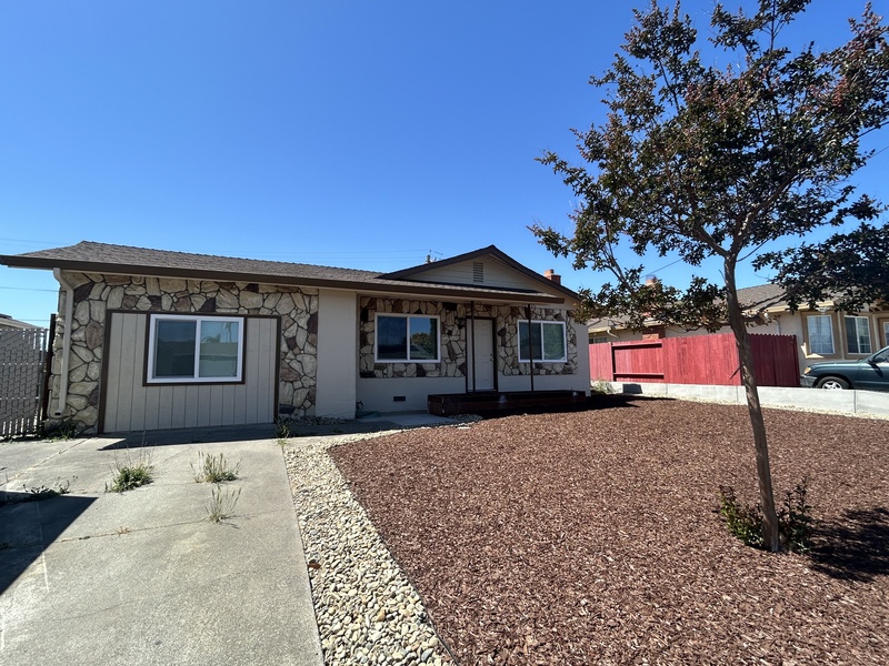 Fairfield House: 1525 James St