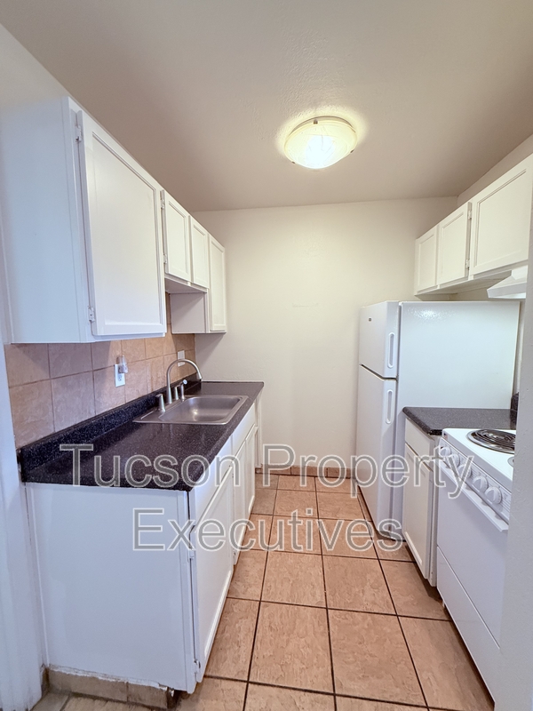 Tucson Condo: 219 West Fort Lowell Road #116