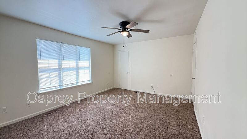 Beautiful 3 Bedroom Home in Virginia Beach with Updated Kitchen! - Photo 10