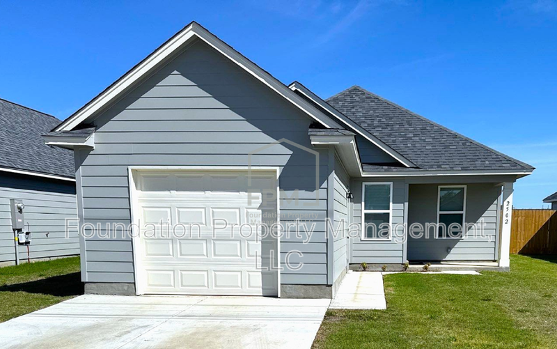 West Memphis House: 2502 East Tyler Avenue