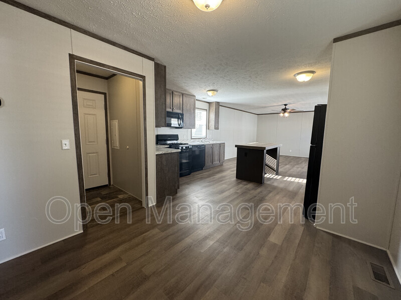 Kansas House: 8701 NE 107th P