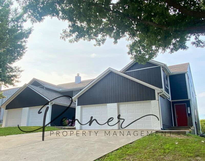 Lees Summit Townhome: 509 NE Newport Dr