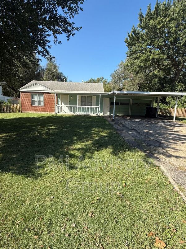 Topeka House: 2521 SW Sunset rd