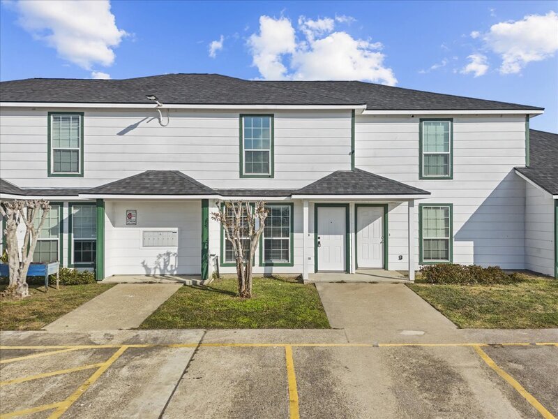 Dickinson Townhome: 2106 St Lucia Calle