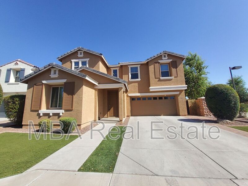 Mesa House: 3031 E Regina St