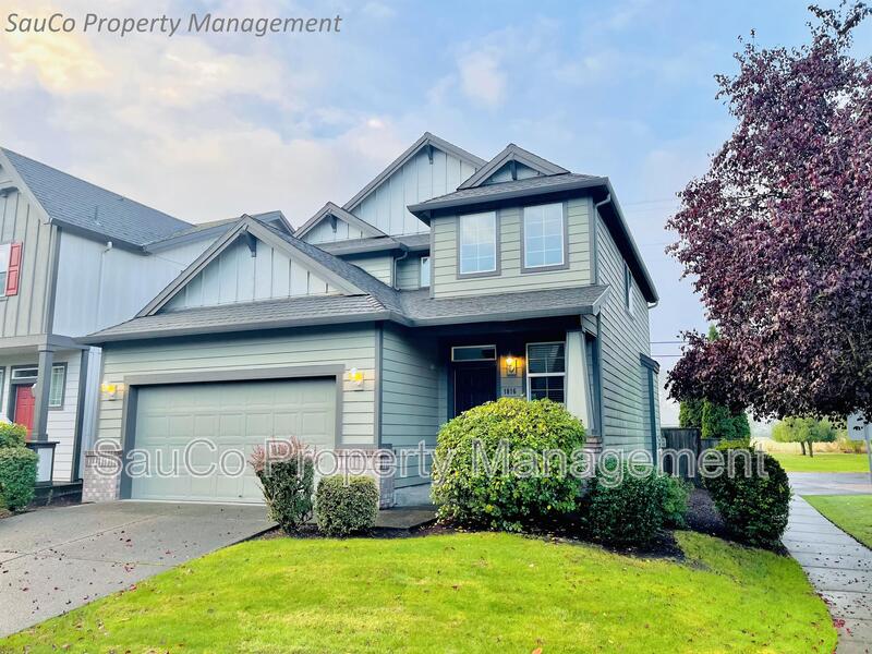 Hillsboro House: 1816 Southeast Water Lily Street