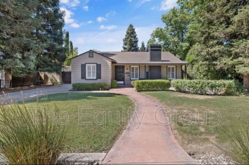 Visalia House: 1708 West Myrtle Ave