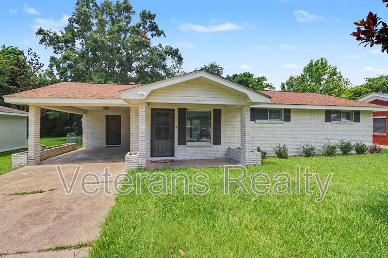 Long Beach House: 111 Valentine Dr