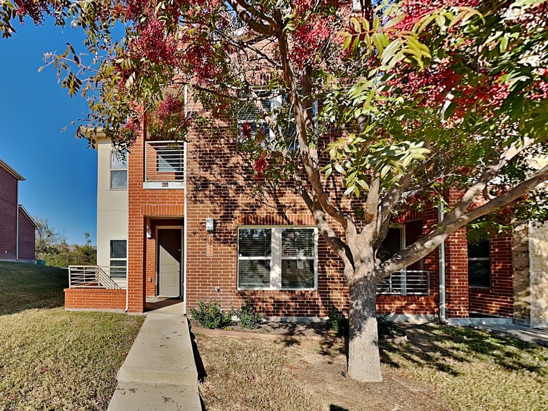 Dallas House: 1553 Fiji St