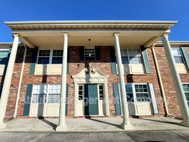 Lakeland House: 1920 E Edgewood Dr