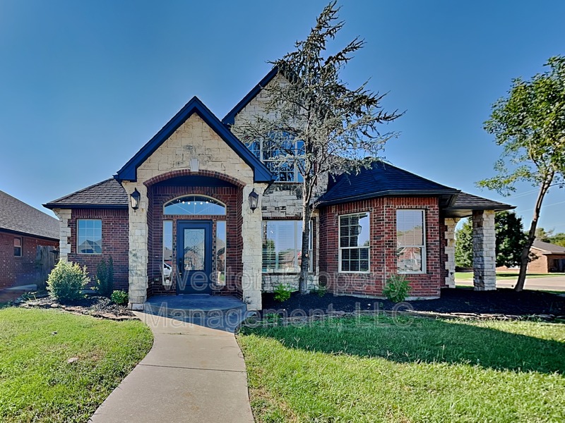 Moore House: 2008 Southeast 9th Street