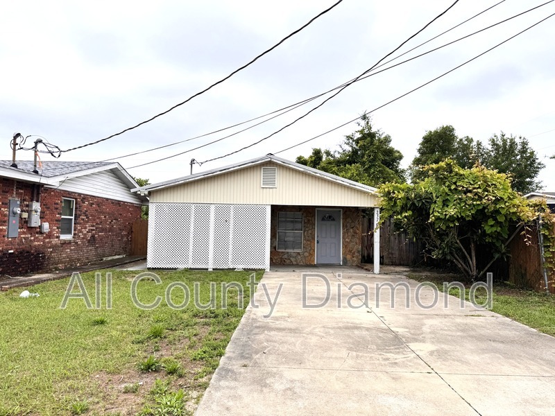 Panama City House: 237 Helen Ave