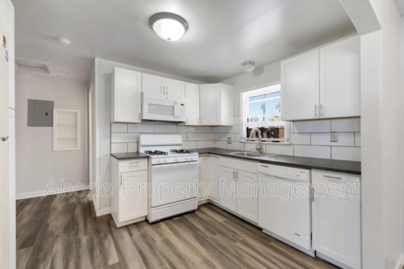 Loveland House: 126 S Lincoln Ave