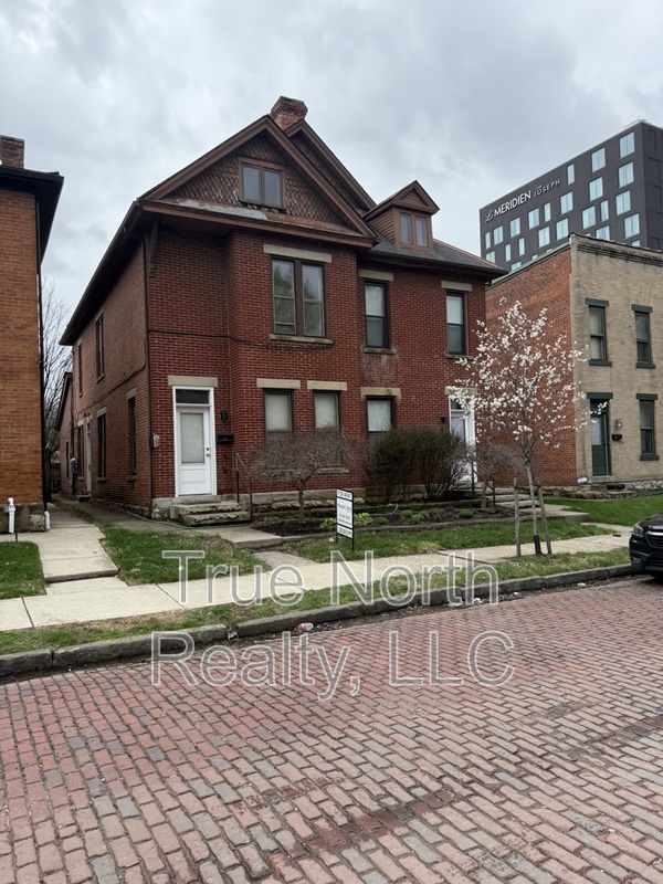 Columbus Condo: 43 1/2 E. Russell Street