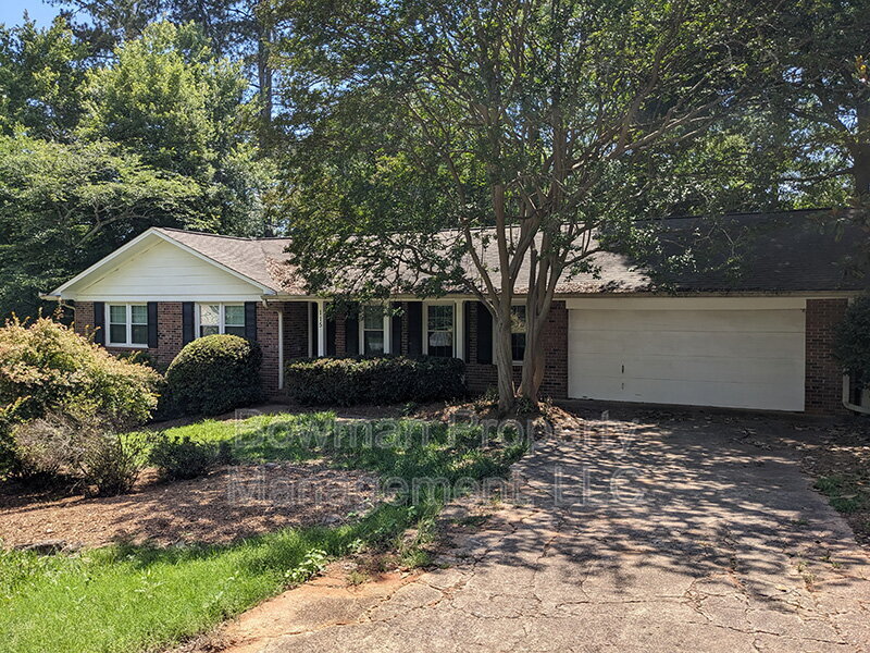 Athens House: 115 Davis Estates Rd