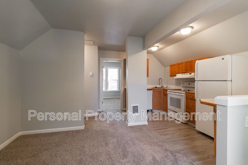 Vancouver Townhome: 409 W McLoughlin