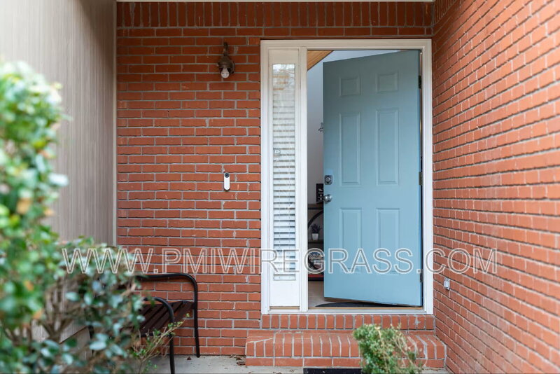 Enterprise Townhome: 208 Foxchase Lane