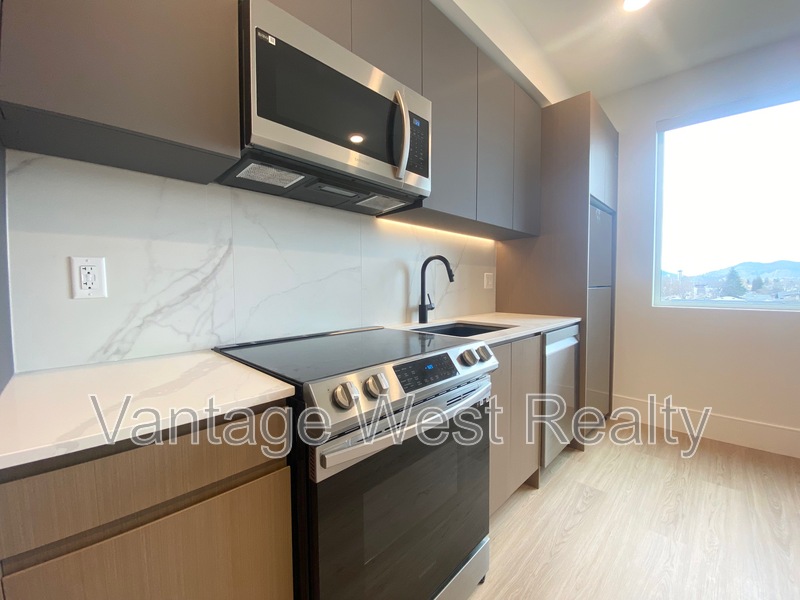 Kelowna Condo: 316-720 KLO Rd
