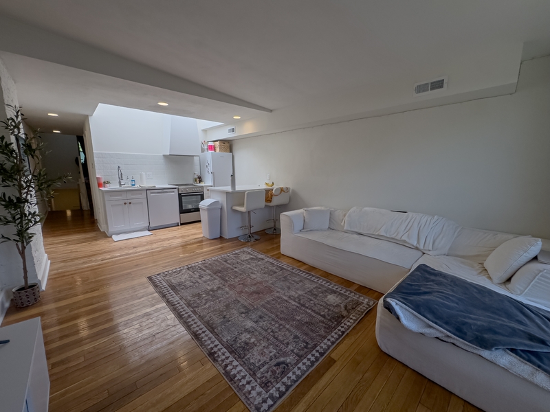 Philadelphia Condo: 1934 Green St - 3FL