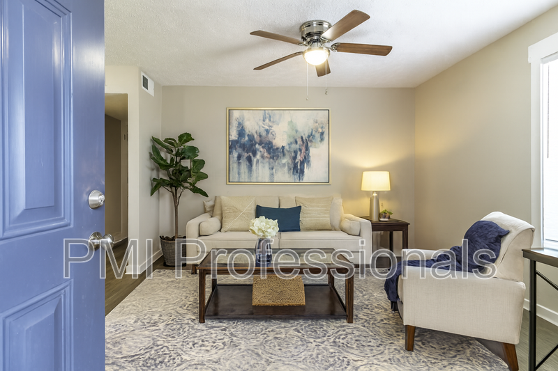 La Vergne Condo: 111 Kingsridge Dr