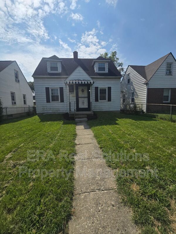 Columbus House: 1385 Duxberry Av
