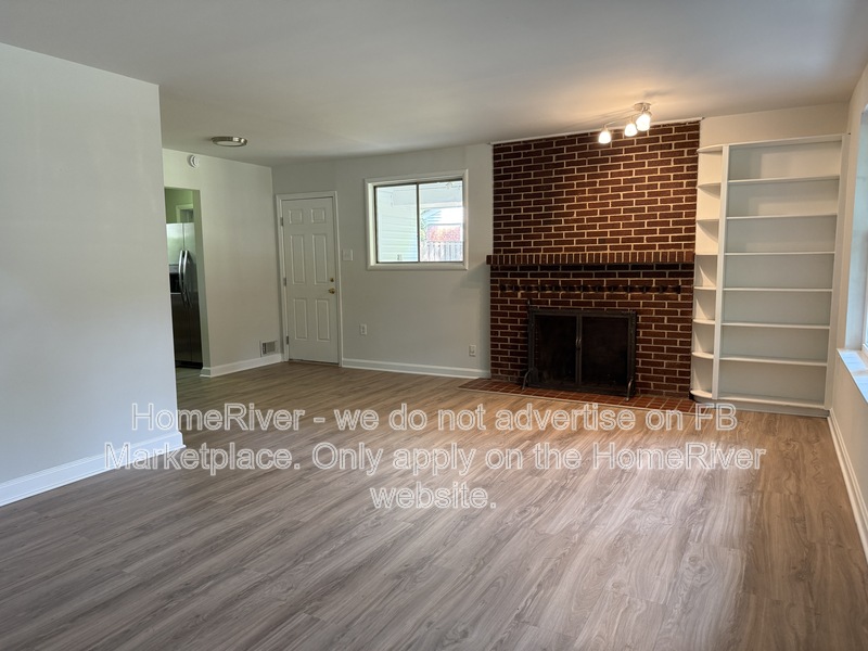 Fairfax House: 3611 Embassy Ln