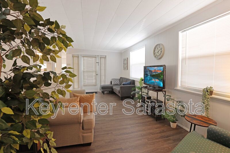 Bradenton House: 2205 Minnesota Ave