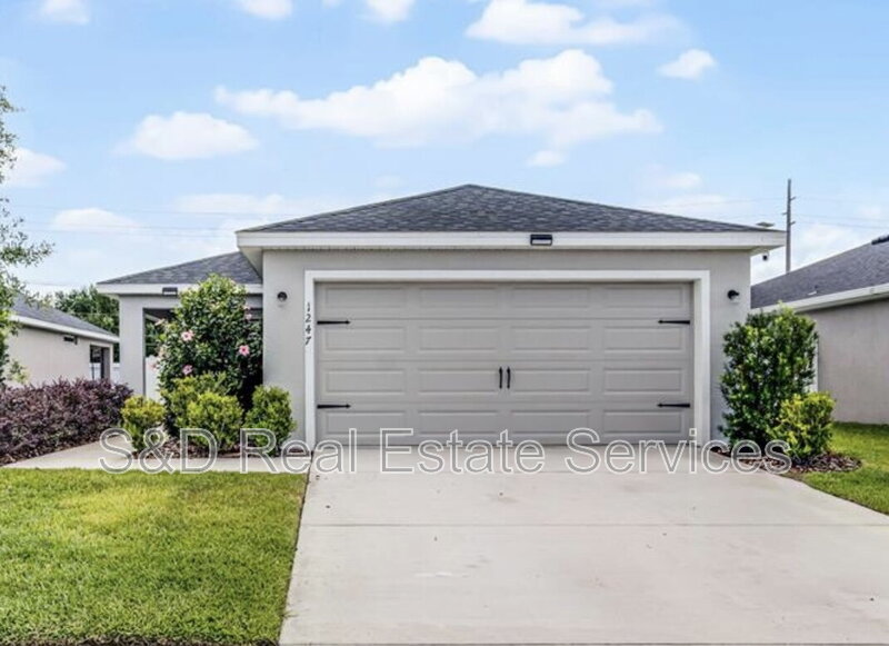Auburndale House: 1247 Mezzavalle Way