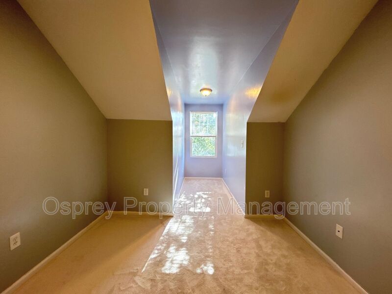 Charming 4-Bed, 2.5-Bath Coastal Cottage – Norfolk Gem!  - Photo 9