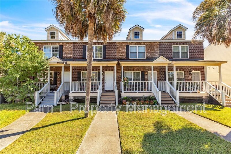 Savannah House: 1304 Dieter St