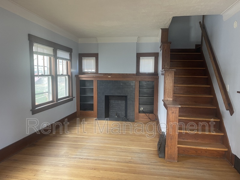 Omaha House: 3228 Fontenelle Blvd.