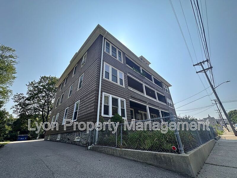 Woonsocket Condo: 352 Manville Rd