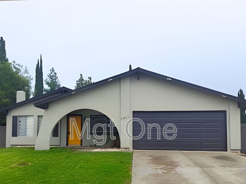 Riverside House: 2825 Calle Sausalito