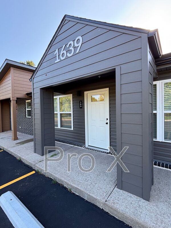 Rogers Condo: 1639 N Arkansas St