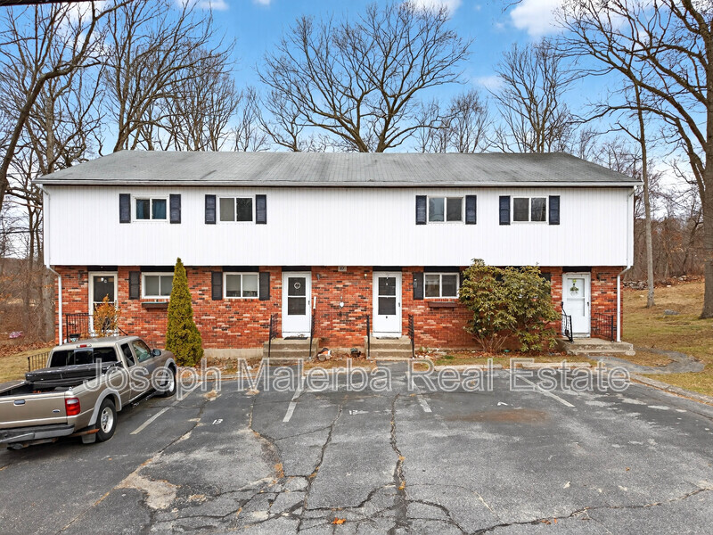 Uncasville Townhome: 87 Woodland Dr