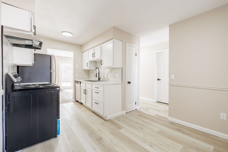 Bloomfield Apartment: 14 Elm Street