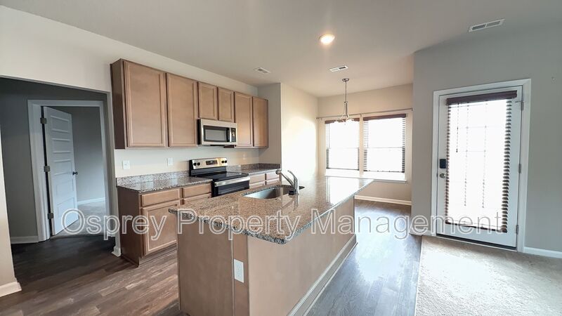 Beautiful 4BR Home with Open Floor Plan in Suffolk - Photo 2