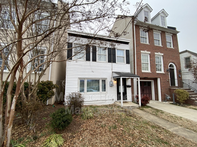 Fredericksburg House: 107 Lafayette Blvd