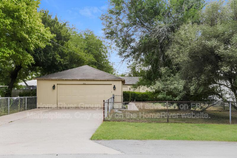 Cedar Hill House: 308 Cedar St