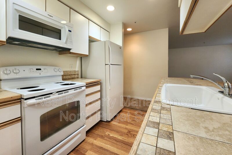 Everett Condo: 9727 18th Ave W