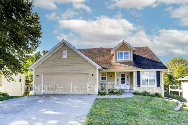 Platte City House: 1721 Collins Drive