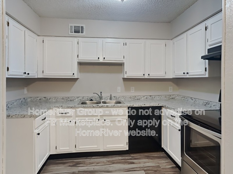 White Settlement Condo: 121 Allencrest Dr