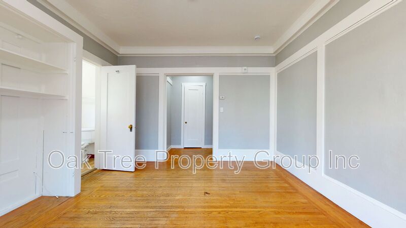 Oakland House: 1502 Alice St