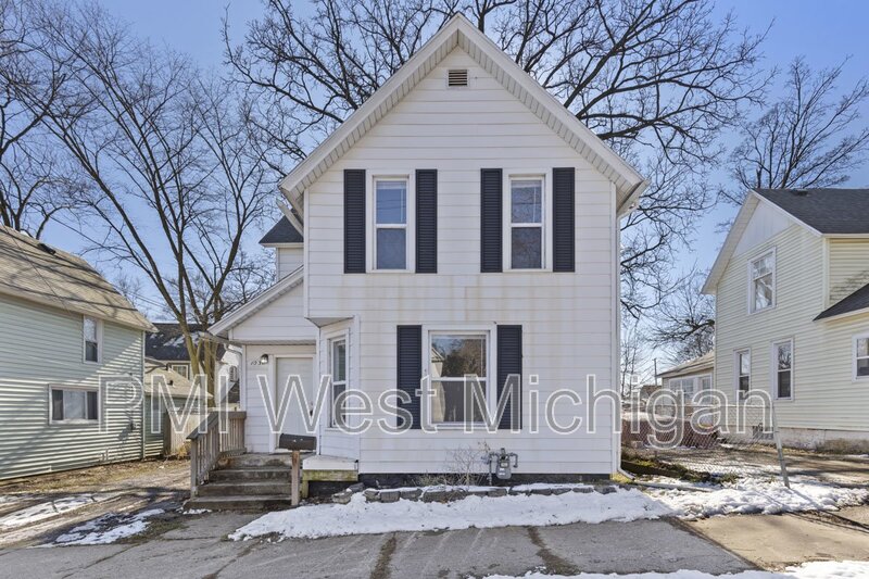 Grand Rapids House: 1038 3rd St NW