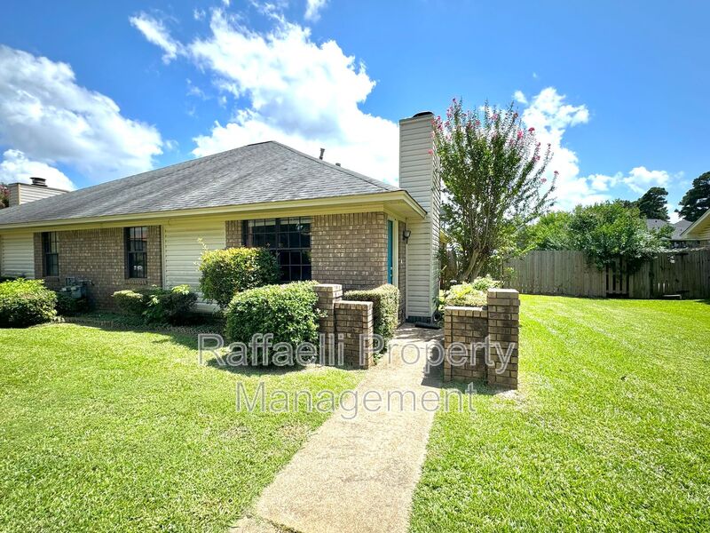 Texarkana House: 315 Brookwood