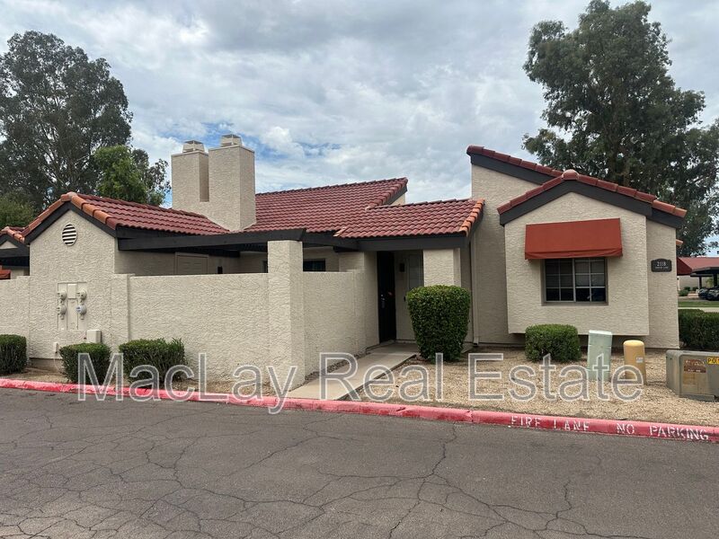 Tempe Townhome: 2118 E Center Ln